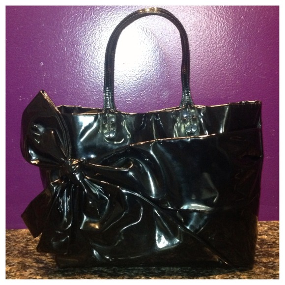 SOLD‼️AUTHENTIC VALENTINO MEDIUM LACCA TOTE