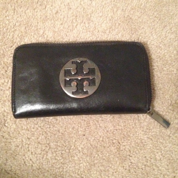 ******TRADED******Authentic used Tory Burch wallet