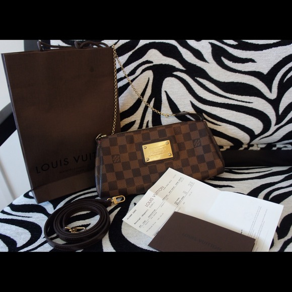 ⛔SOLD ON eBay⛔ Lv Eva Damier Clutch😍