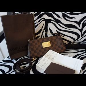 ⛔SOLD ON eBay⛔ Lv Eva Damier Clutch😍