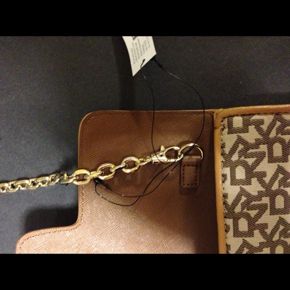 🔴SOLD🔴 DKNY-Convertible Shoulder/Clutch - Picture 3 of 4