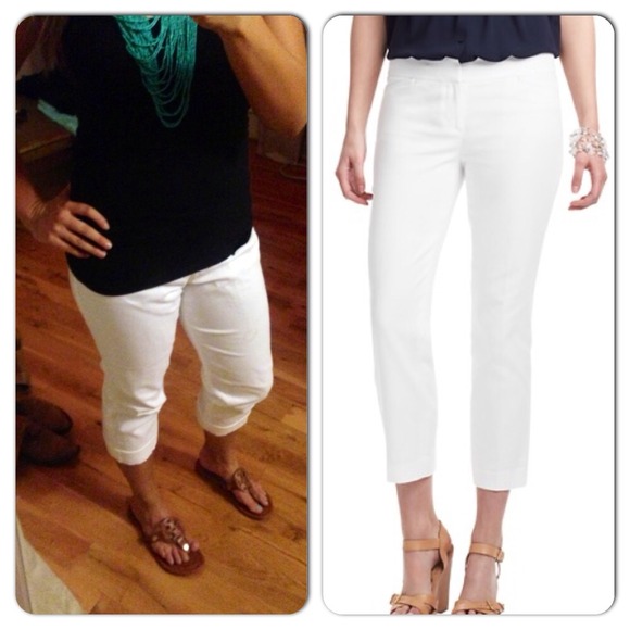 ❤❤sold in bundle❤❤Ann Taylor white capris!