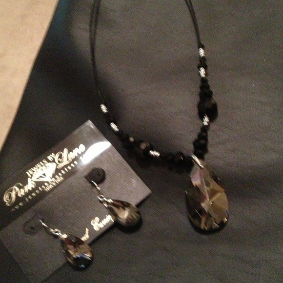 JetSet necklace and earring set