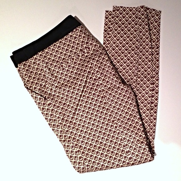 ***SOLD*** Zara patterned cropped pants