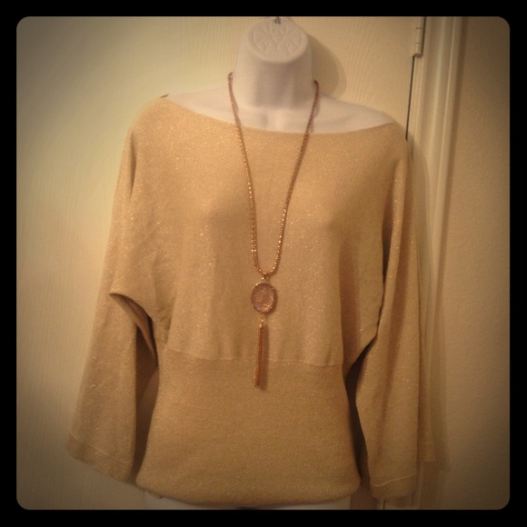 Chic gold top!