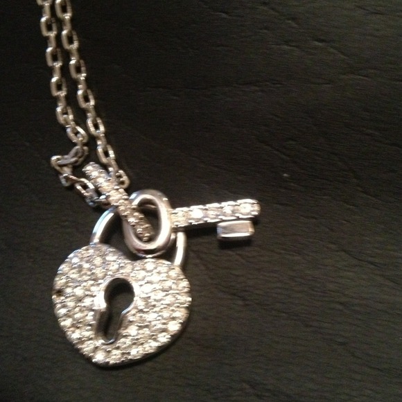 🍒Sale🍒Key 2 My Heart Genuine Swarovski Crystals