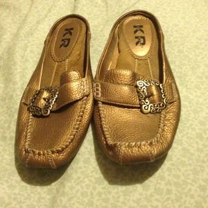 Gold backless loafer