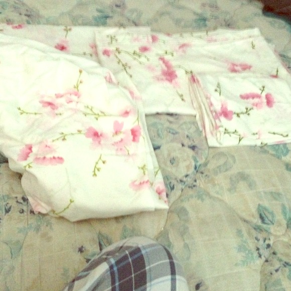 Floral bed sheet set