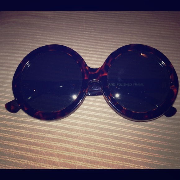 Oversized Round Plastic Tortoise Sunglasses