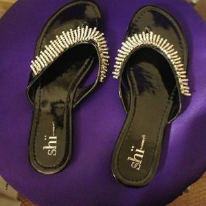 Black flip flops w crystals