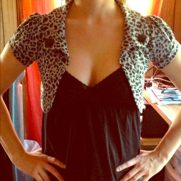 Gray/black leopard shrug - Picture 1 of 4