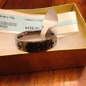 Metallic tungsten ring