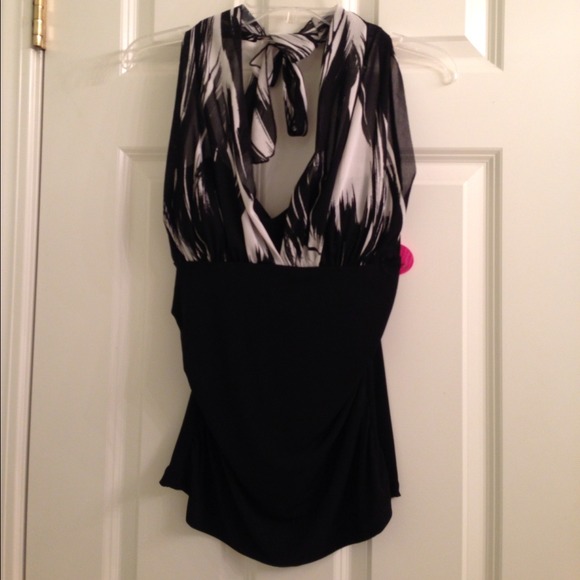 💗 Sass and class chiffon halter top.💘