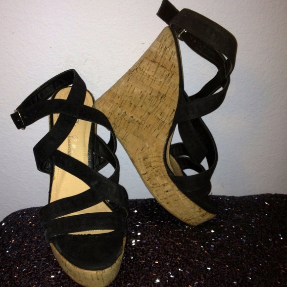 Cute comfy black/beige wedges