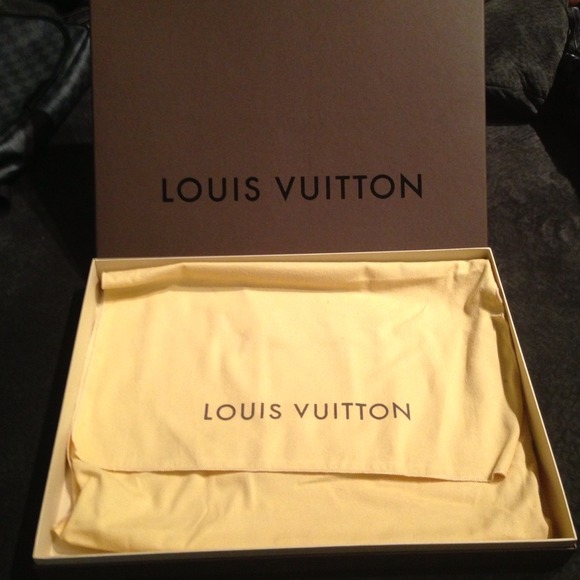 SOLD!!! Louis Vuitton satchel w/dust bag and box - Picture 2 of 4