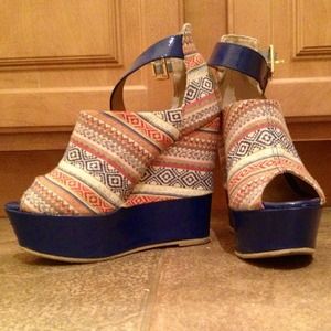 Steve Madden Tribal wedge