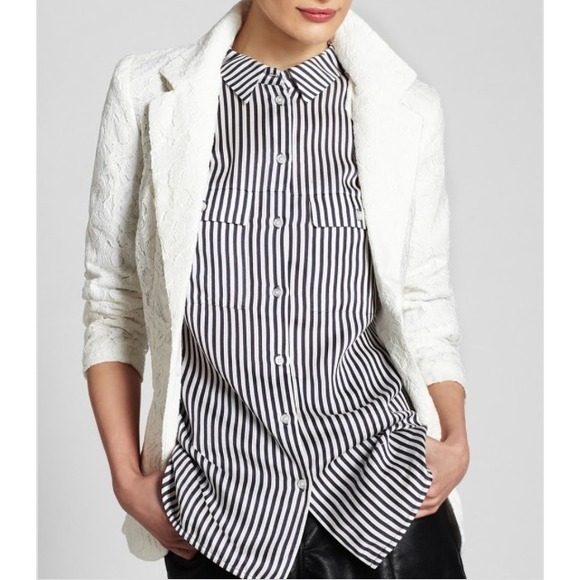 ON SALE! 🎉HP!🎉 Ivory lace blazer by TART - Picture 2 of 3