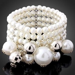 AUSTRIAN CRYSTALS MULTI STRAND PEARL BANGLE