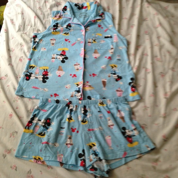 Mickey and Minnie Disney Pajama Set! Super Cute!