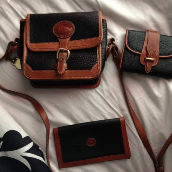 🚫SOLD🚫Authentic Dooney and Bourke cross body bag