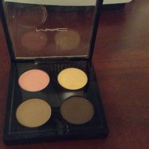 👀👀💖💖MAC eye shadow pallet