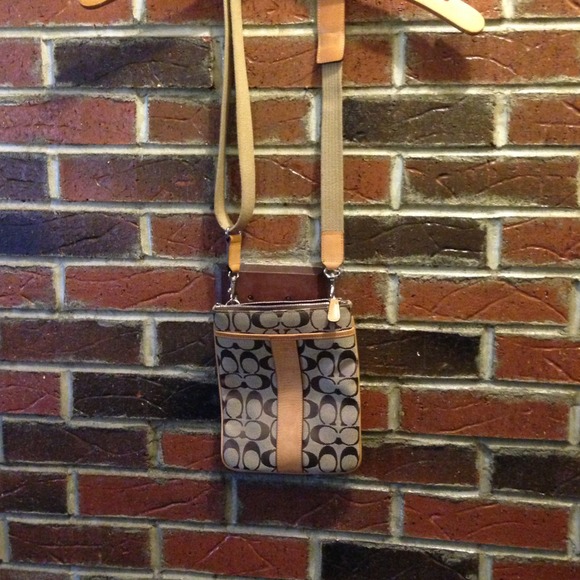 ⬇REDUCED⬇Coach Signature Swingback - Picture 3 of 4