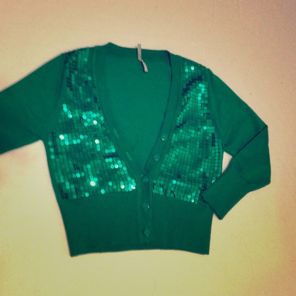 Nice sweater for women, new with no tag