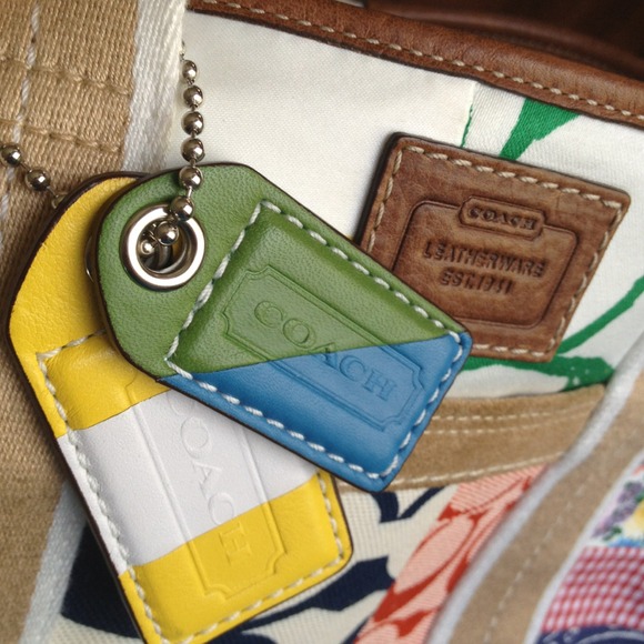 Reduced Authentic Coach purse poppy multi colored. - Picture 2 of 4