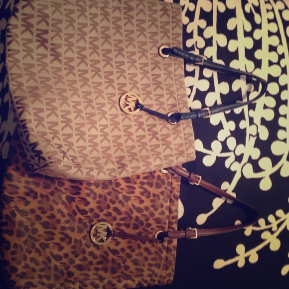 Michael Kors purse bundle!!