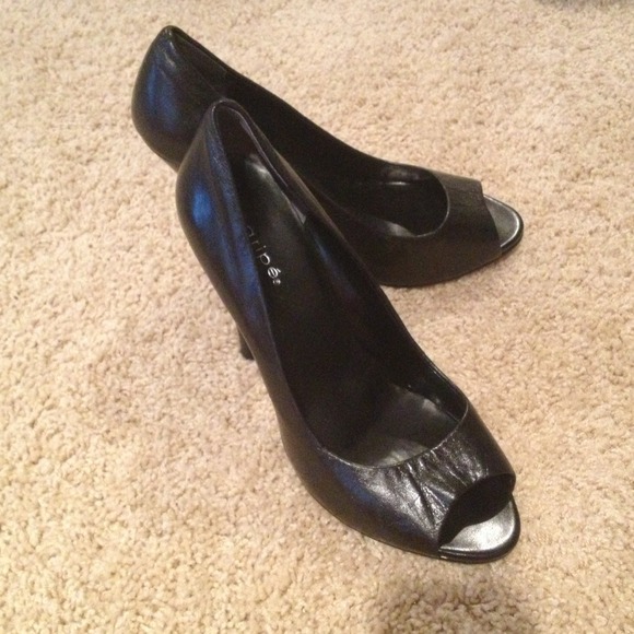 Black peep toe pumps