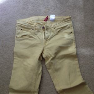 Skinny summery yellow jeans