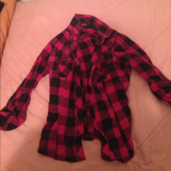 P❌❌❌traded k n black blouse buttoned up ,