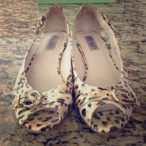 Leopard print open toed flats by Steve Madden