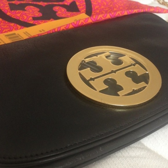 Tory Burch Bags - Tory Burch Logo Clutch Tory Burch Bags - Tory Burch Logo Clutch