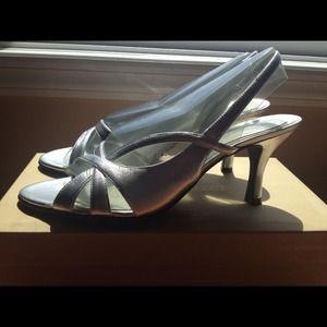 Naturalizer Prissy Silver leather strappy shoe NIB