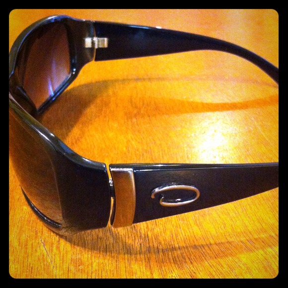 Oscar De La Renta Sunglasses!!