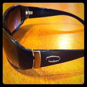 Oscar De La Renta Sunglasses!!