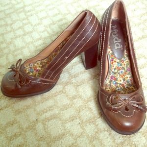 Mudd's "Opelia" heels in brown