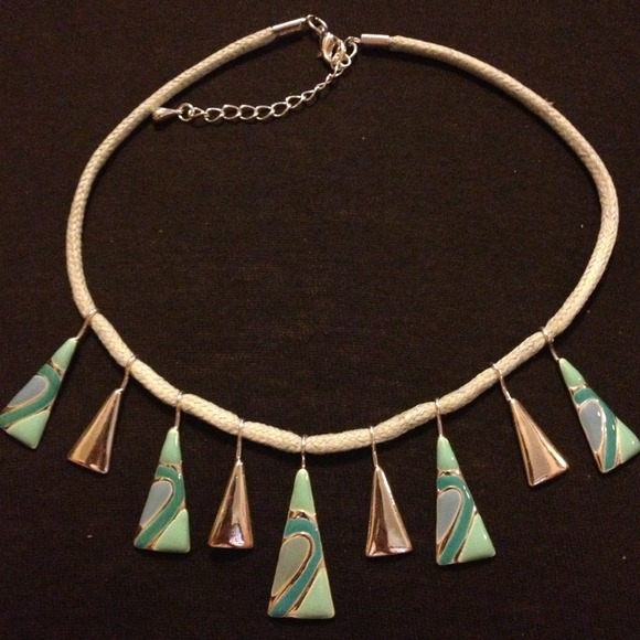 Bundled 2 necklaces. Teal, blue, and green