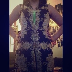 sleeveless, pattern silky shirt