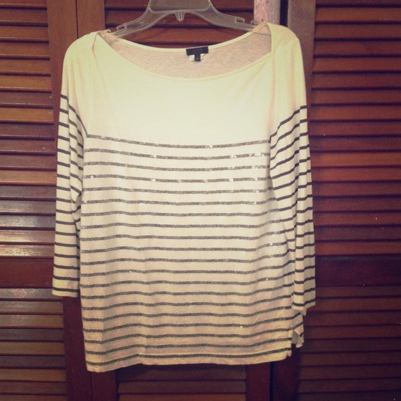 ⛔BUNDLE TRADED⛔Stripped top with sparkles