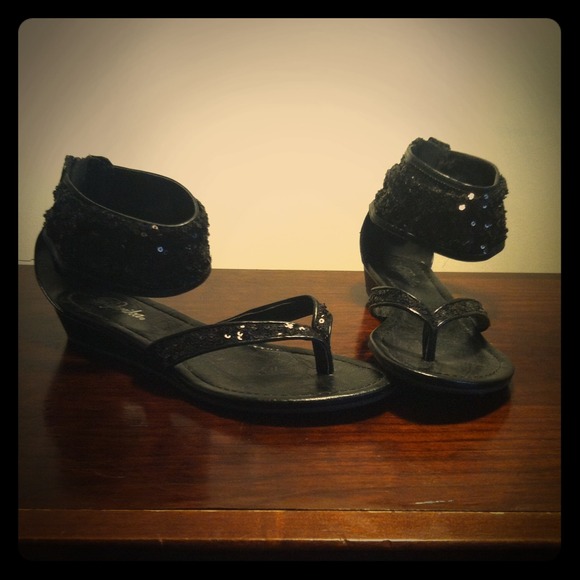Paprika black sequin sandals!