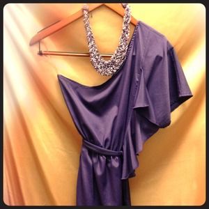 Flowy-silky purple dress wih one shoulder •Med•