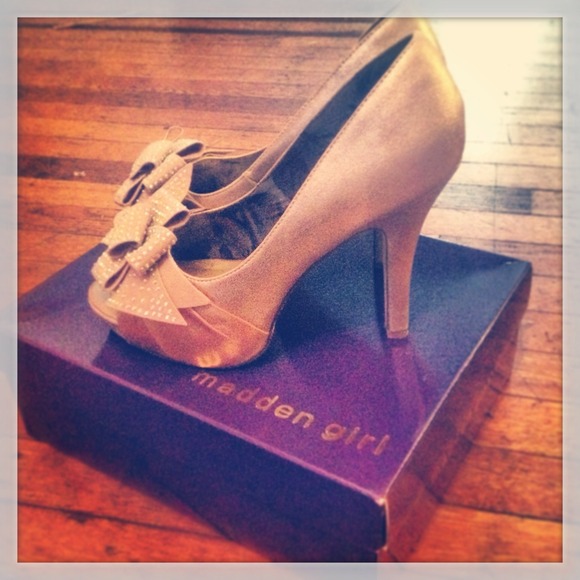 Brand new madden girl 'lookah' peep toe pumps - Picture 2 of 4