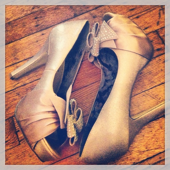 Brand new madden girl 'lookah' peep toe pumps - Picture 3 of 4