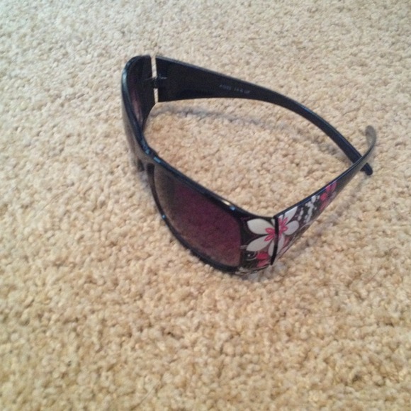 Random sunglasses - Picture 3 of 4