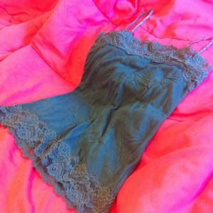 Cute lace trim tank💚