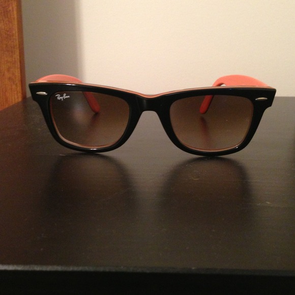 ❌SOLD ❌Authentic Ray Ban Sunglasses Orange Detail