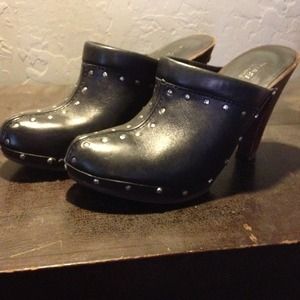 Michael Kors black leather and mahogany high heels