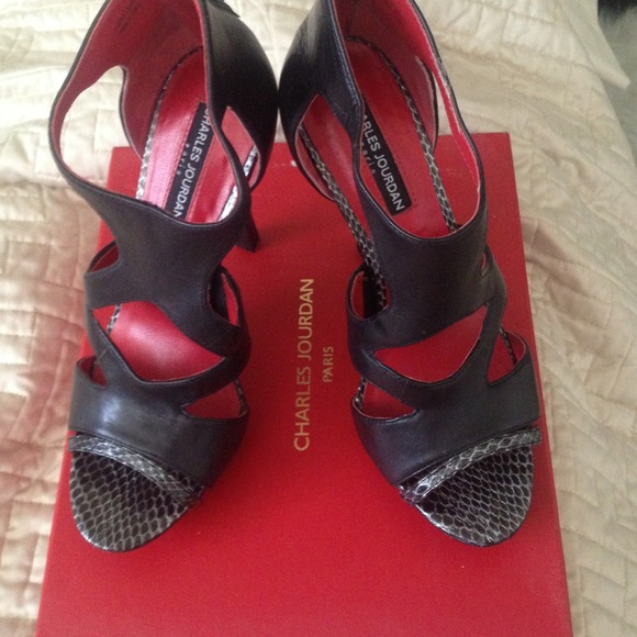 🎉🎉SALE🎉🎉Charles jourdan heels! Nordstrom!